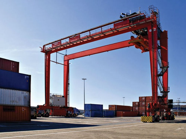 輪胎式門式起重機