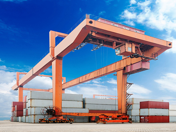 浙江寧波集裝箱門式起重機(jī)廠家集裝箱門式起重機(jī)作業(yè)范圍廣