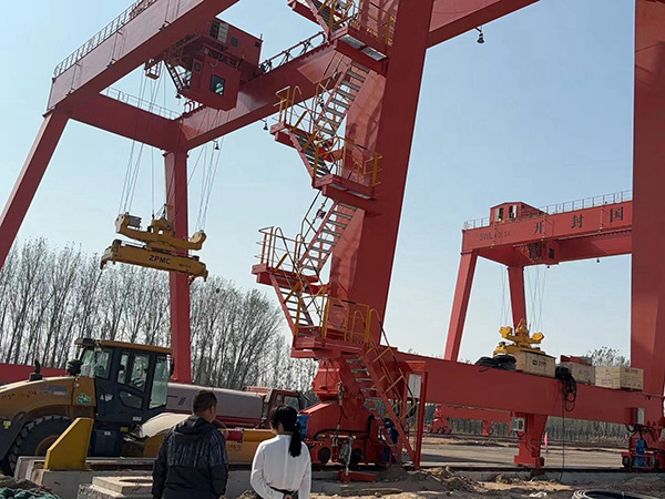 湖北武漢集裝箱門(mén)式起重機(jī)廠家集裝箱門(mén)式起重機(jī)配置安全