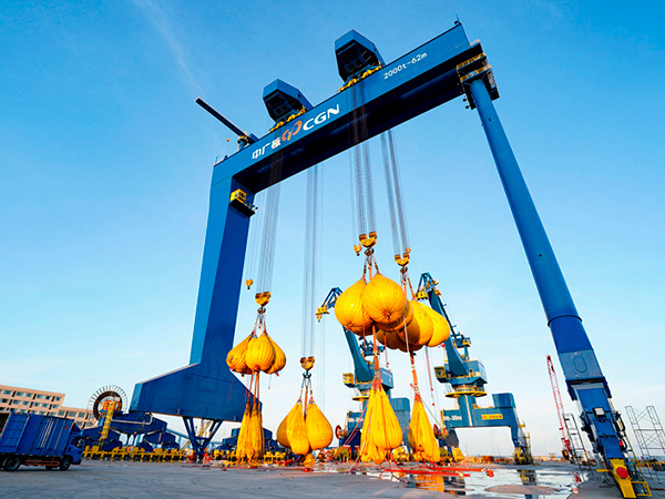 河北黃驊集裝箱門式起重機(jī)廠家集裝箱門式起重機(jī)結(jié)構(gòu)穩(wěn)定