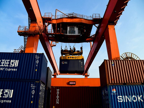 廣西梧州集裝箱起重機吊鉤扭轉(zhuǎn)原因